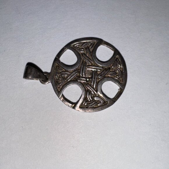 Sterling Silver Circular Celtic Knot Pendant - Picture 4 of 16